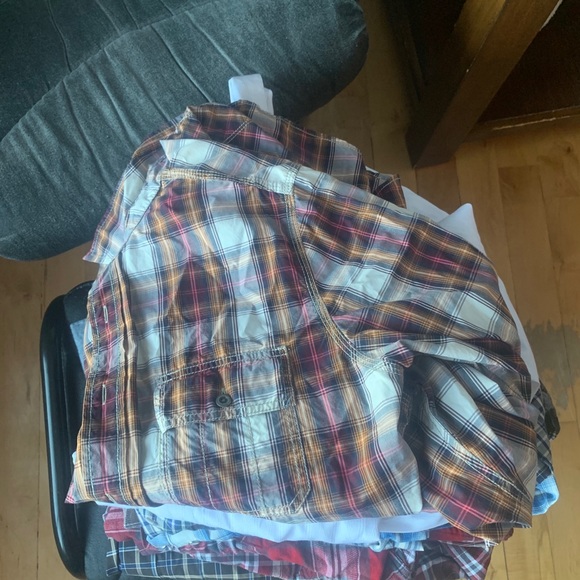 Size medium men’s button up - Picture 2 of 3